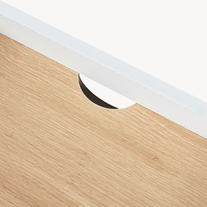 Table de chevet Kuorshare 55 x 42 x 37 cm blanc effet chêne [en.casa]