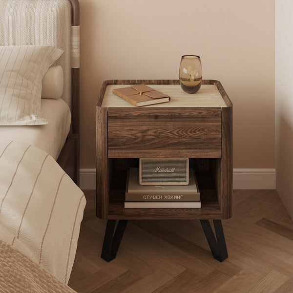 Table de chevet Trorlon 55 x 50 x 40 cm effet noyer travertin [en.casa]