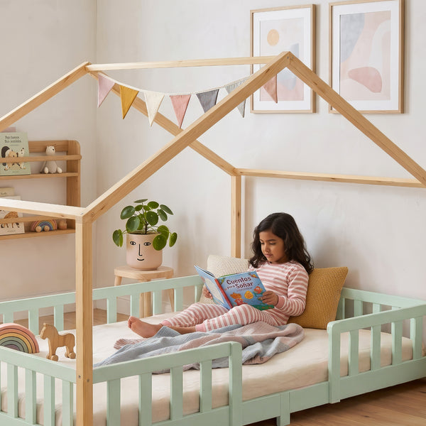 Kinderbed Treviolo met uitvalbeveiliging en matras [en.casa]
